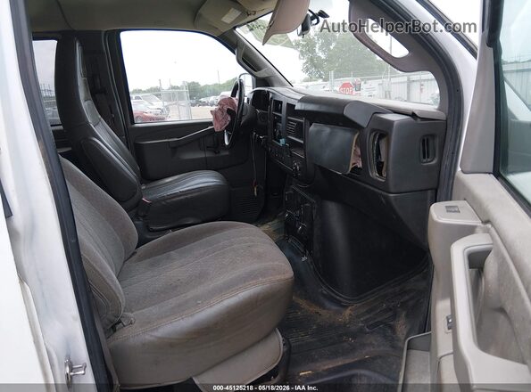 1GAZGNFP2N1267901 2022 CHEVROLET EXPRESS Белый Вид салона спереди