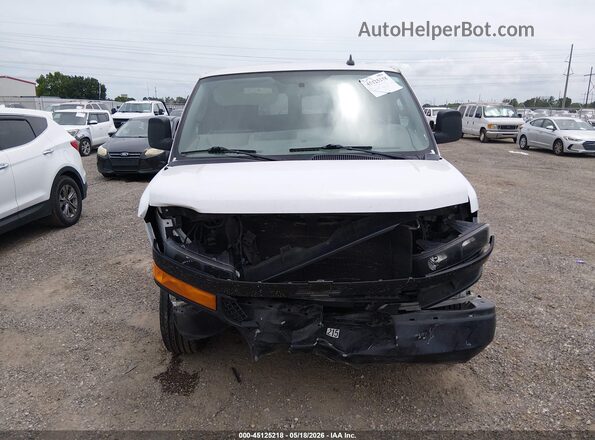 1GAZGNFP2N1267901 2022 CHEVROLET EXPRESS Белый Вид задней части салона