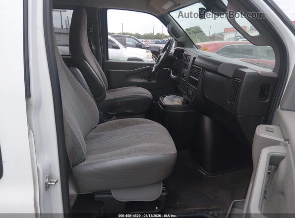 1GAZGPFG4K1295741 2019 CHEVROLET EXPRESS White Սալոնի դիմացի տեսք