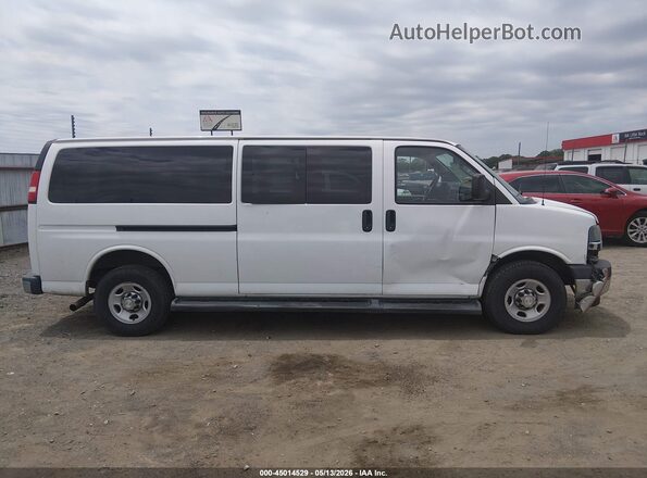 1GAZGPFG4K1295741 2019 CHEVROLET EXPRESS White Սալոնի հետևի տեսք