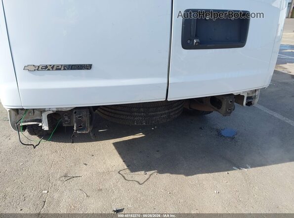 1GAZGPFG6J1260701 2018 CHEVROLET EXPRESS White Widok z przodu