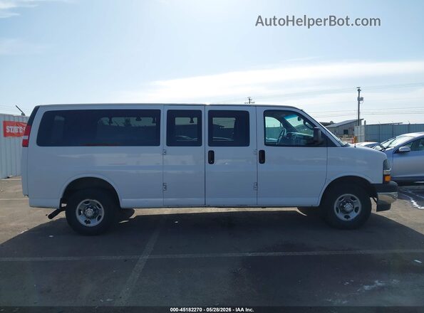 1GAZGPFG6J1260701 2018 CHEVROLET EXPRESS White Widok wnętrza 360 stopni