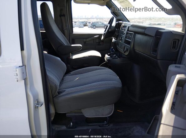 1GAZGPFG8G1267660 2016 CHEVROLET EXPRESS White წინა სალონის ხედი