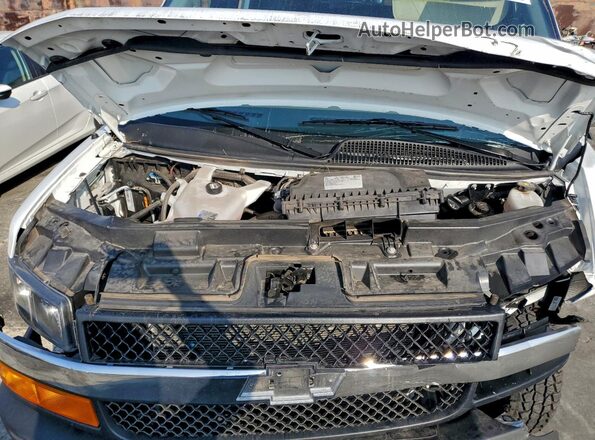 1GAZGPFP4R1202176 2024 CHEVROLET EXPRESS White Vista del compartimento del motor