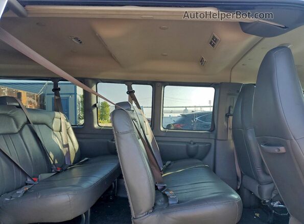 1GAZGPFP4R1202176 2024 CHEVROLET EXPRESS White Vista interior trasera