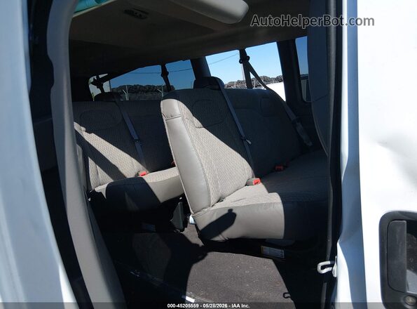 1GAZGPFP4S1258270 2025 CHEVROLET EXPRESS White Widok naklejki z numerem VIN