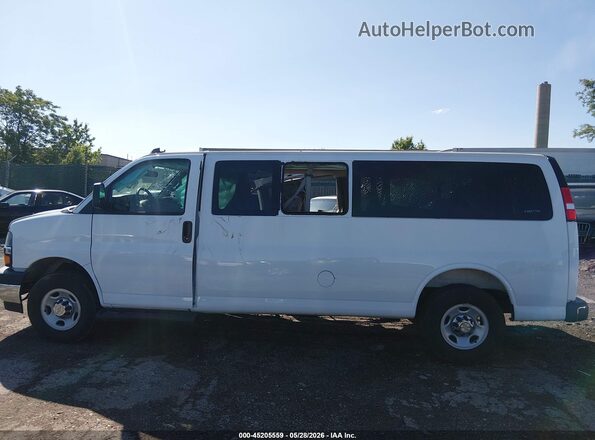 1GAZGPFP4S1258270 2025 CHEVROLET EXPRESS White Widok wnętrza 360 stopni