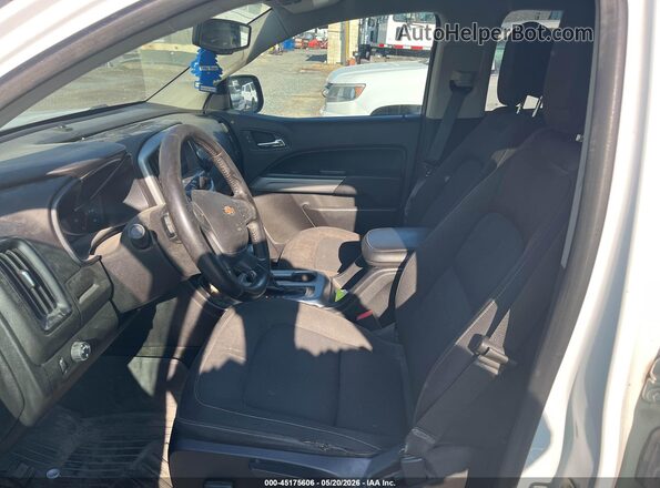 1GCGSCENXJ1165273 2018 CHEVROLET COLORADO Белый Вид салона спереди