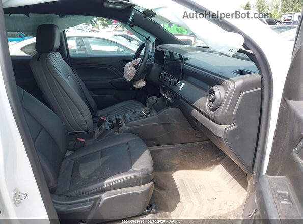 1GCGTBEC5P1196932 2023 CHEVROLET COLORADO White Front interior view