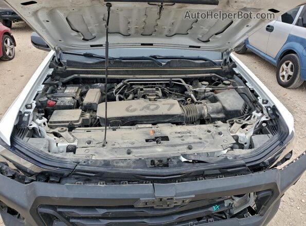 1GCGTBEC7P1134772 2023 CHEVROLET COLORADO White Widok wnętrza z tyłu