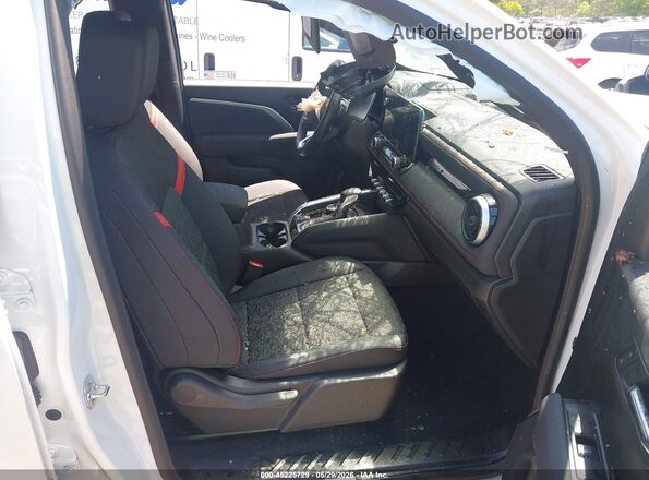 1GCPTDEK7S1239582 2025 CHEVROLET COLORADO White წინა სალონის ხედი