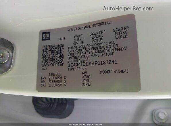 1GCPTEEK4P1187941 2023 CHEVROLET COLORADO White Engine compartment view