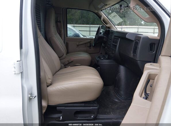 1GCWGAF78S1270672 2025 CHEVROLET EXPRESS White Front interior view