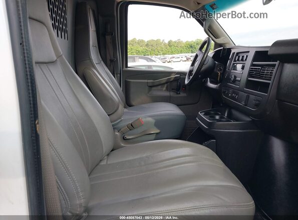 1GCWGAF79M1197718 2021 CHEVROLET EXPRESS White Front interior view