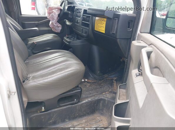 1GCWGAFF2H1139074 2017 CHEVROLET EXPRESS White Սալոնի դիմացի տեսք