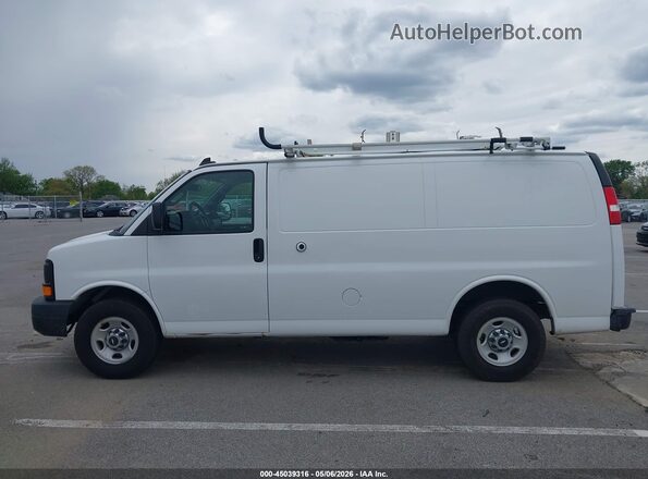 1GCWGAFF3G1235150 2016 CHEVROLET EXPRESS White Widok wnętrza 360 stopni