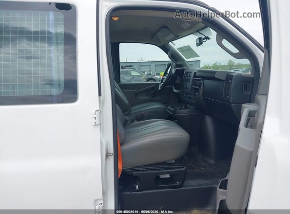 1GCWGAFF3G1235150 2016 CHEVROLET EXPRESS White Widok wnętrza z przodu
