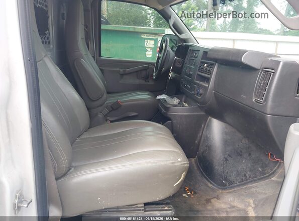 1GCWGAFG1K1192011 2019 CHEVROLET EXPRESS Белый Вид салона спереди