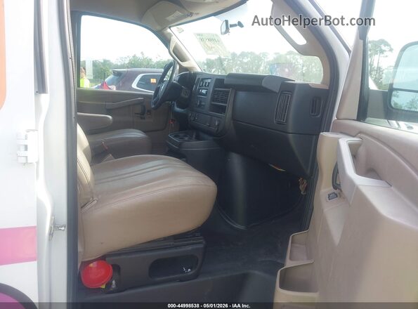 1GCWGAFG3H1349112 2017 CHEVROLET EXPRESS White წინა სალონის ხედი