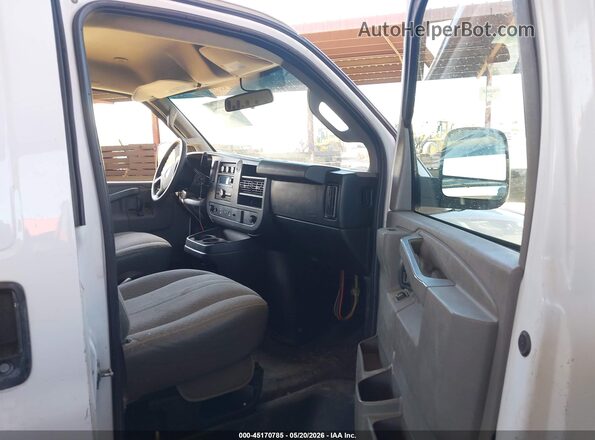 1GCWGAFG5J1269025 2018 CHEVROLET EXPRESS White წინა სალონის ხედი