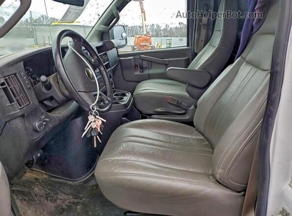 1GCWGAFP3P1157266 2023 CHEVROLET EXPRESS Белый Вид салона спереди