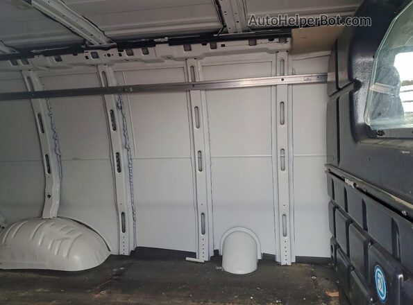 1GCWGAFP3P1157266 2023 CHEVROLET EXPRESS Белый Вид задней части салона