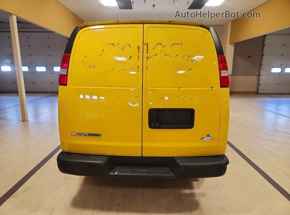 1GCWGAFP9K1338946 2019 CHEVROLET EXPRESS Yellow Rear view