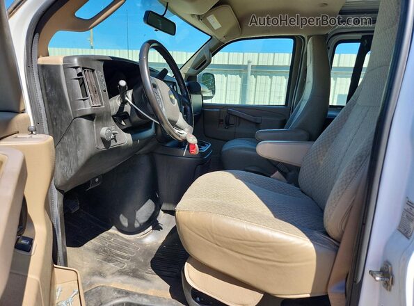 1GCWGAFP9N1180791 2022 CHEVROLET EXPRESS White Սալոնի դիմացի տեսք