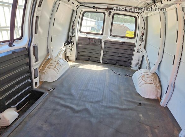 1GCWGAFP9N1180791 2022 CHEVROLET EXPRESS White Հետևի նստատեղերի տեսք