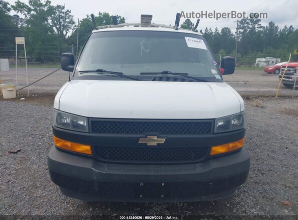1GCWGAFPXJ1332460 2018 CHEVROLET EXPRESS White Вид щитка приладів