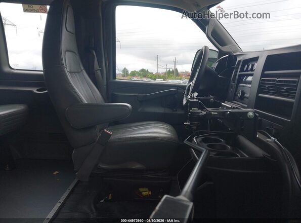 1GDW7CBG6G1239652 2016 GMC SAVANA 2500 Yellow Вид салону спереду
