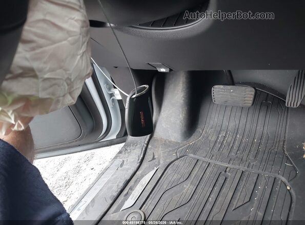 1GKS2DKL7TR176775 2026 GMC YUKON Белый Вид панели приборов