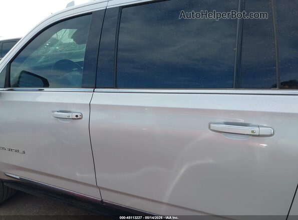 1GKS2KKLXPR265587 2023 GMC YUKON White Widok wnętrza 360 stopni