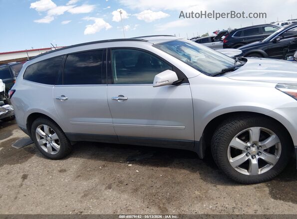 1GNKVGKD6HJ121552 2017 CHEVROLET TRAVERSE Silver Вид задньої частини салону