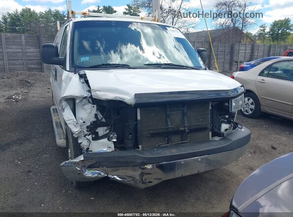 1GTW7AFF1H1915775 2017 GMC SAVANA 2500 White Դիմացի տեսք