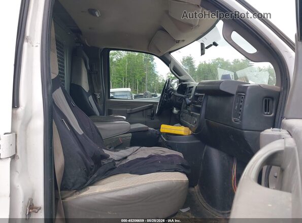 1GTW7AFF2G1904864 2016 GMC SAVANA 2500 White Вид салону спереду