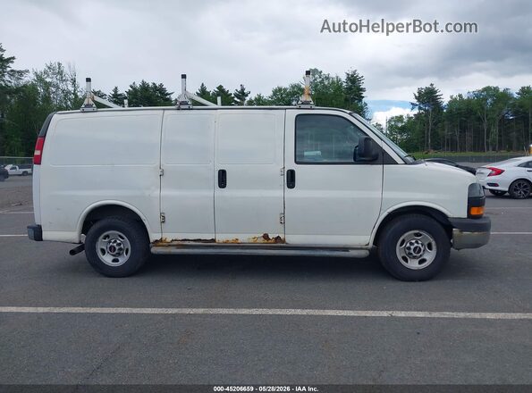 1GTW7AFF2G1904864 2016 GMC SAVANA 2500 White Вид задньої частини салону