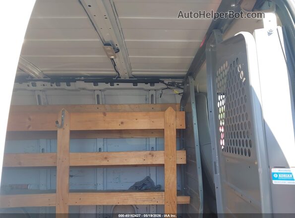 1GTW7AFF5H1915147 2017 GMC SAVANA 2500 White Widok naklejki z numerem VIN