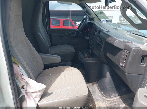 1GTW7AFG3K1315047 2019 GMC SAVANA 2500 White Widok wnętrza z przodu