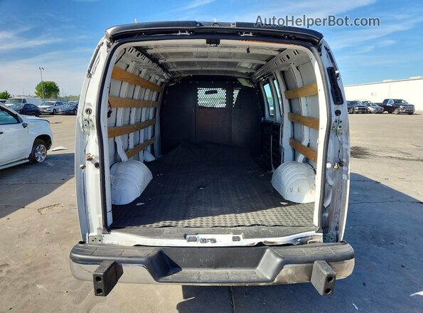 1GTW7AFP0R1234484 2024 GMC SAVANA Белый Вид сзади