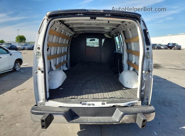 1GTW7AFP0R1234484 2024 GMC SAVANA Белый 