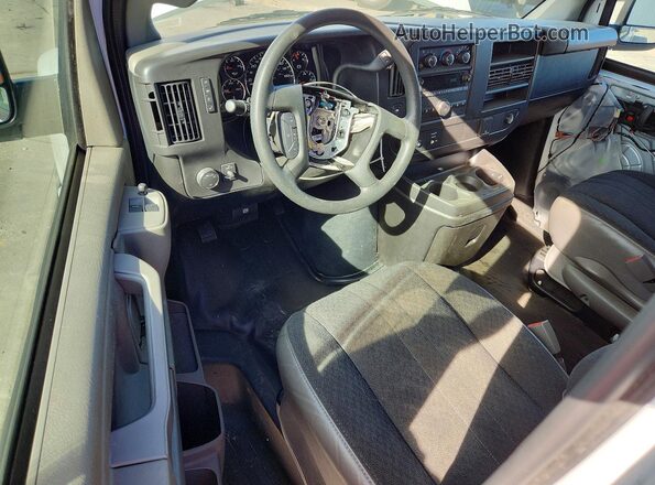 1GTW7AFP0R1234484 2024 GMC SAVANA Белый Вид панели приборов