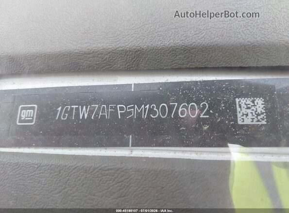 1GTW7AFP5M1307602 2021 GMC SAVANA CARGO Белый Вид подкапотного пространства