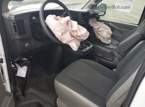 1GTW7AFP9S1218371 2025 GMC SAVANA Белый 