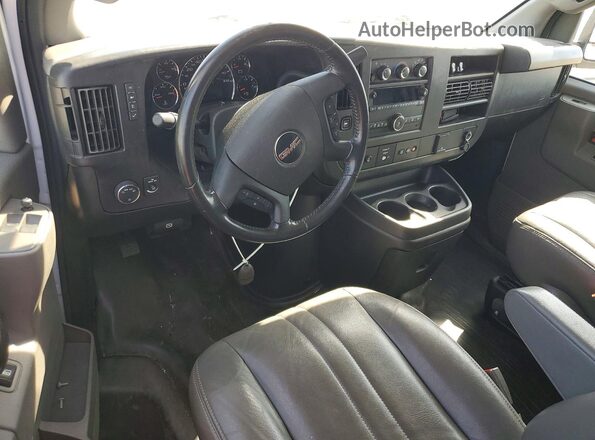 1GTW7BFP4P1179427 2023 GMC SAVANA White Widok deski rozdzielczej