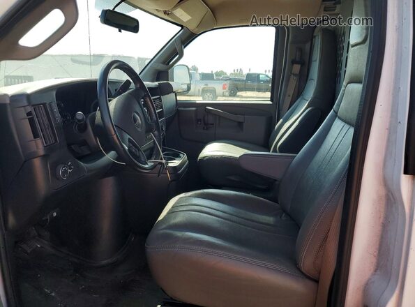 1GTW7BFP4P1179427 2023 GMC SAVANA White Widok wnętrza z przodu