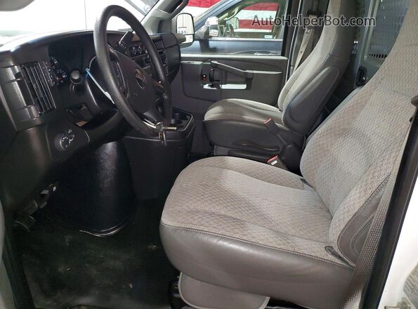 1GTZ7HFG3G1204530 2016 GMC SAVANA White Вид салону спереду