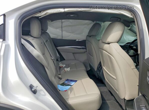 1GYAZAR44MF035367 2021 CADILLAC XT4 White Вид задньої частини салону