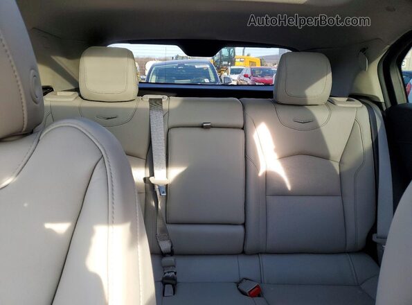 1GYFZDR42PF107498 2023 CADILLAC XT4 Red Widok tylnych siedzeń