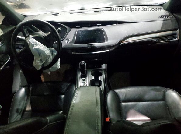 1GYFZDR46MF039945 2021 CADILLAC XT4 Silver Dashboard view